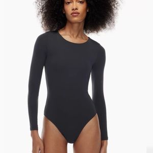Aritizia babaton contour crew bodysuit